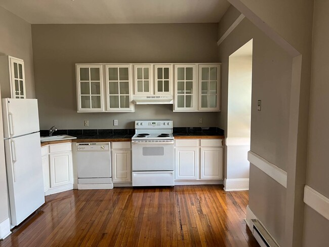 Building Photo - 5 Broadway