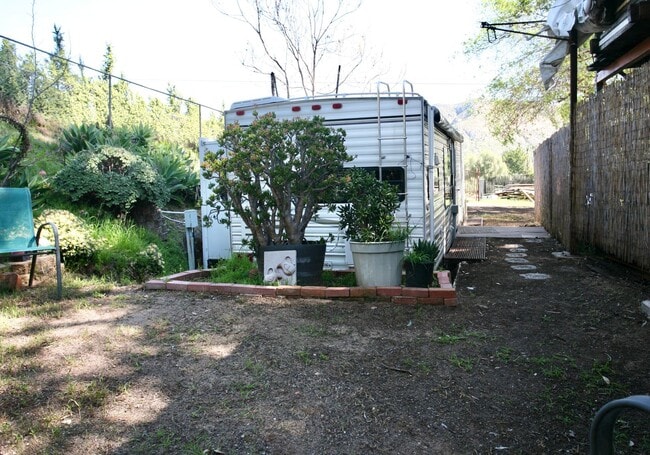 Building Photo - 1Br 1Ba Trailer in Eucalyptus Hills