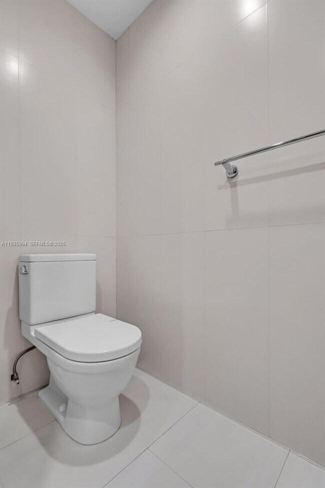 Building Photo - 900 Biscayne Blvd