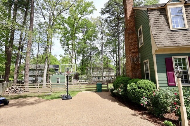 Building Photo - 10502 Crowncrest Ct