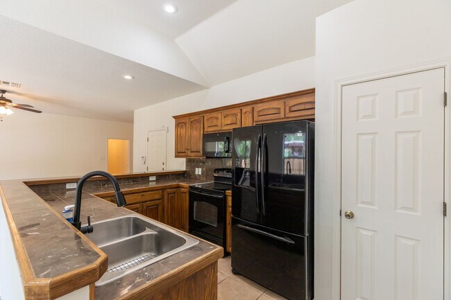 Building Photo - 3310 Silver Oaks Dr