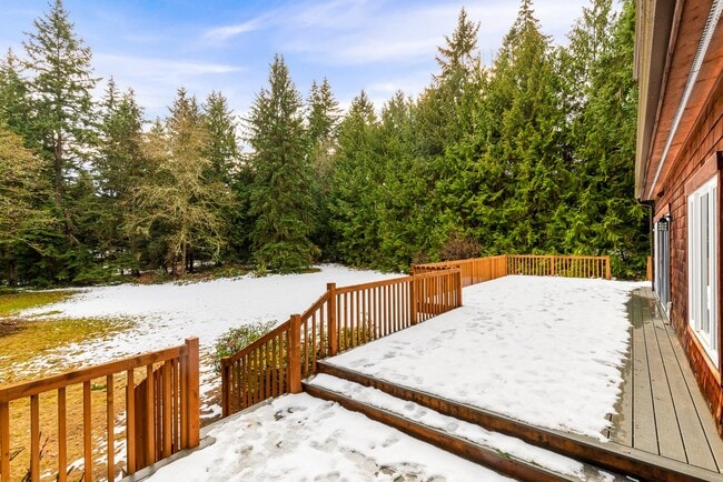 Building Photo - Private 4 Bedroom Retreat on 5-Acres Cottage Lake