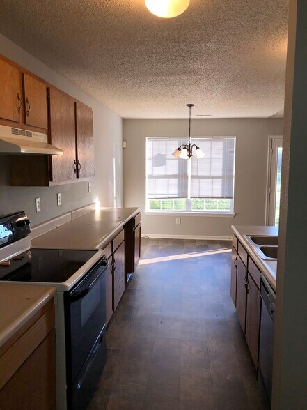 Building Photo - 9661 Trail Dr