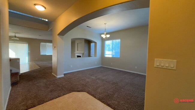 Building Photo - Splendid 5 Bedroom Off Westside Parkway!