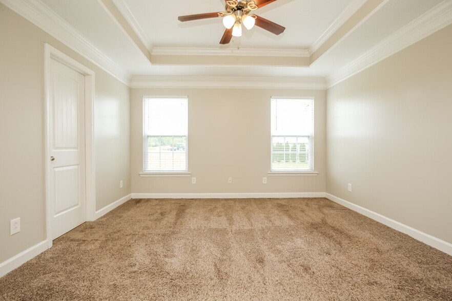 Building Photo - 2943 Hollicom Dr
