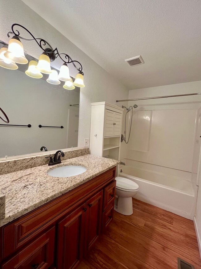 Building Photo - 2412 Sunset Dr