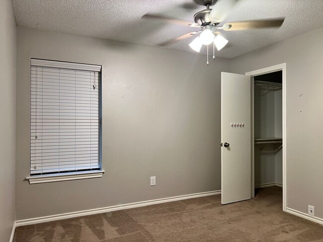 Building Photo - 411 Hickory Rd