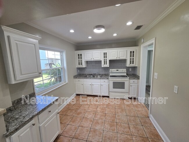 Building Photo - 4045 Bunnell Dr