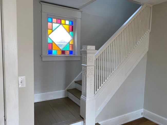 Building Photo - Yellow (417)