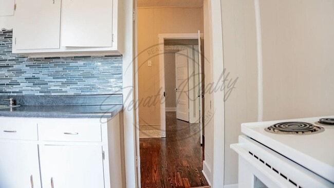 Building Photo - Charming 3-Bedroom Home with a Basement in...