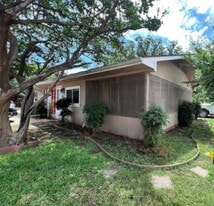 Building Photo - 600 Lake Dr