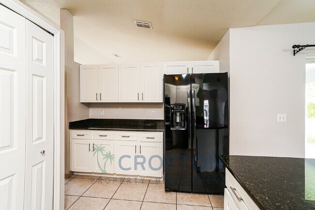 Building Photo - Very nice 3 bedroom with bonus room in Poinciana