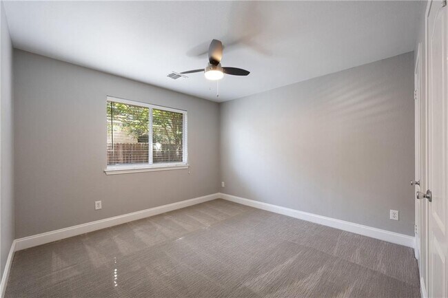 Building Photo - 1804 Camas Dr