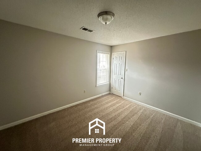 Building Photo - 6764 Henredon Dr