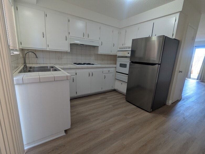 Kitchen - 216 Melrose Dr