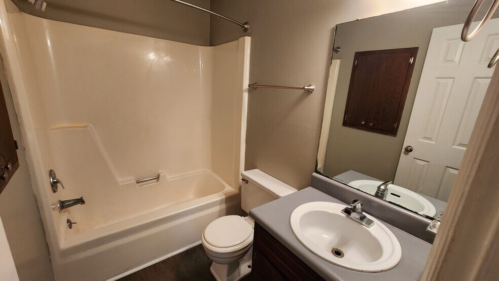 Building Photo - 4424 Bonnell Dr NW