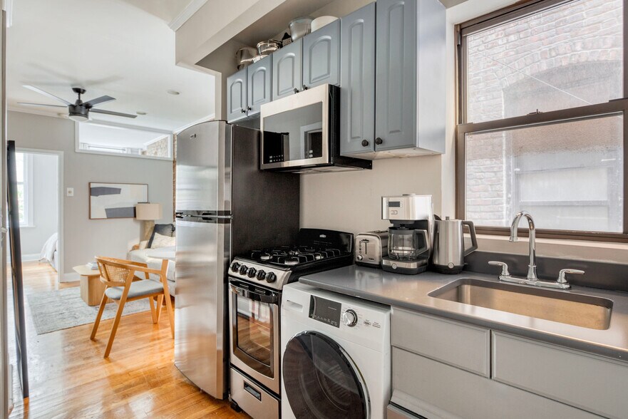 Building Photo - 52 Barrow St