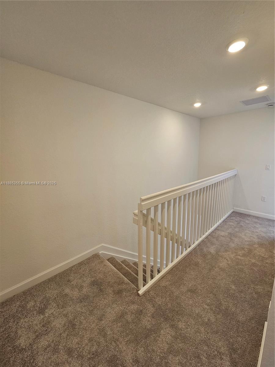 Building Photo - 5045 SW 37th St