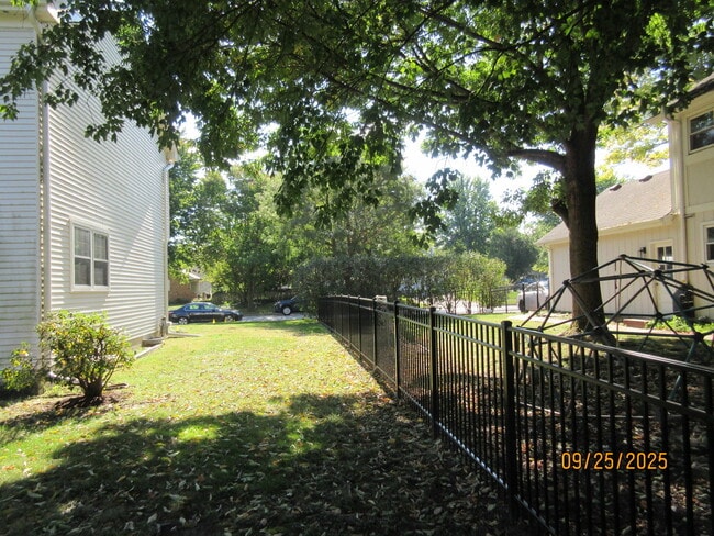 Building Photo - 1055 E Gartner Rd