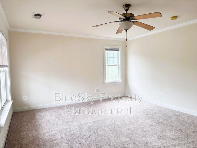 Building Photo - 948 Raymond Rd