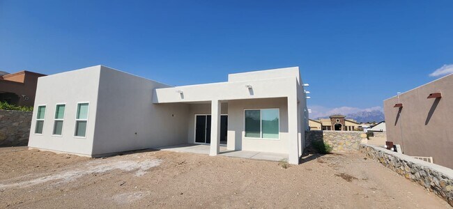 Building Photo - 3049 Chippewa Summit