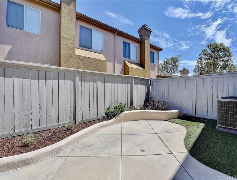 Building Photo - 20 Trofello Ln
