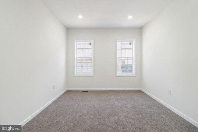 Building Photo - 912 N Milton Ave