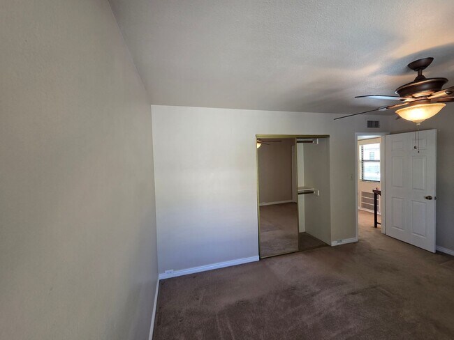 Building Photo - 1809 E Frier Dr