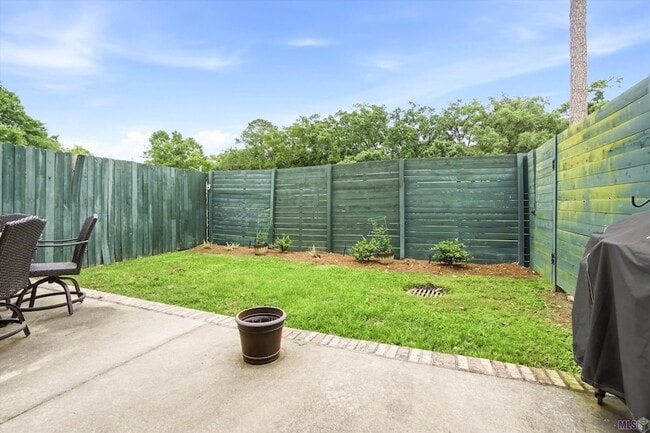 Building Photo - 421 St Thomas Ln