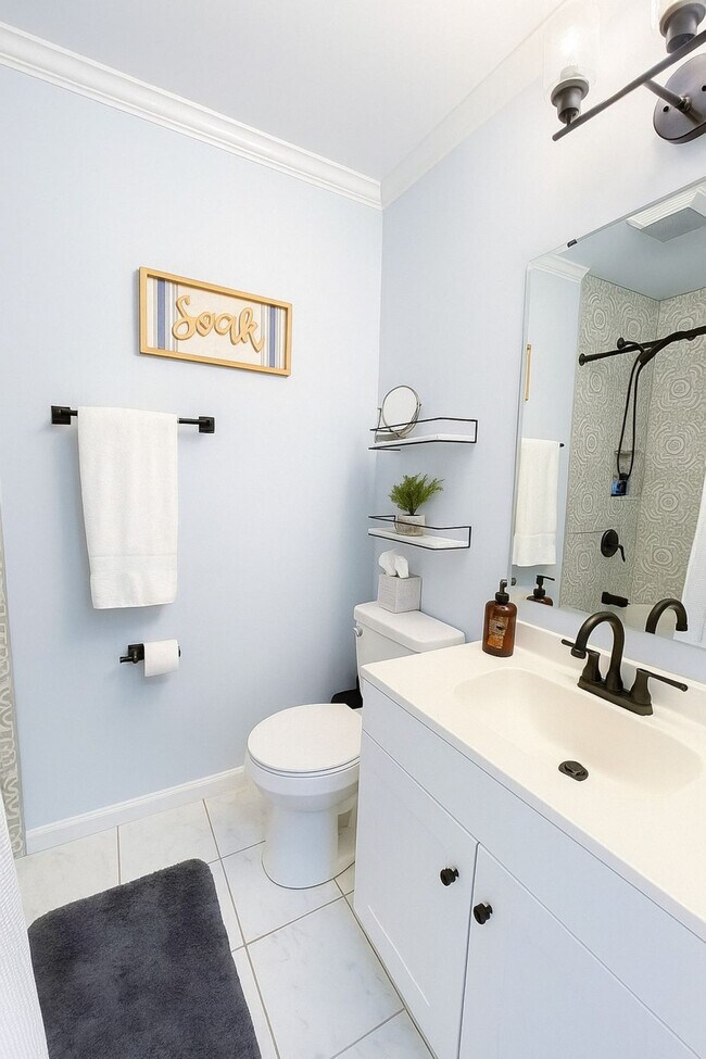 Building Photo - 3830 Manchester Dr