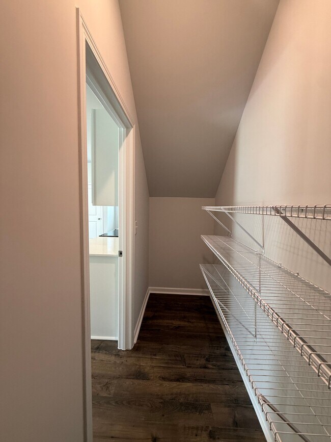 Building Photo - 4919 Sandringham Ln