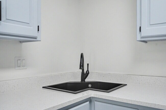 Building Photo - 3412 Augusta Dr