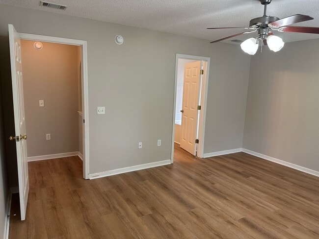 Building Photo - 355 Shady Oak Cir