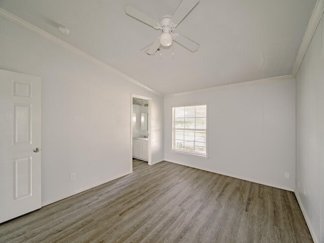 Building Photo - 104 Windy Creek Ct