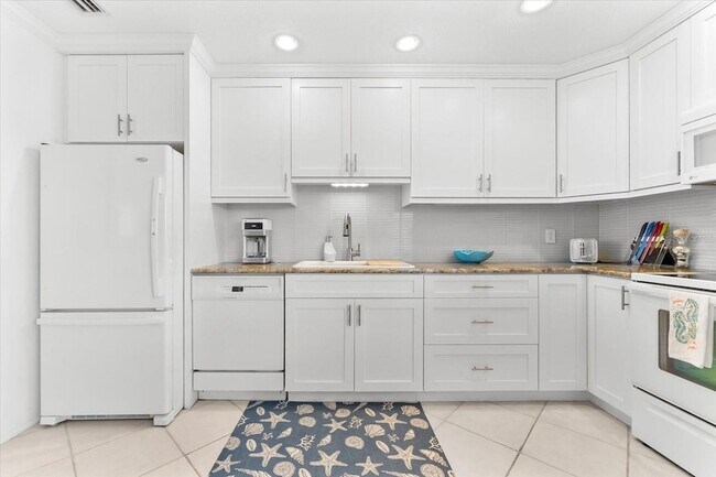 Building Photo - 6708 Sarasea Cir