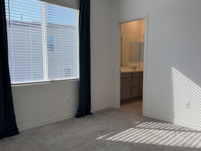 Building Photo - 8851 Flora Run Ave