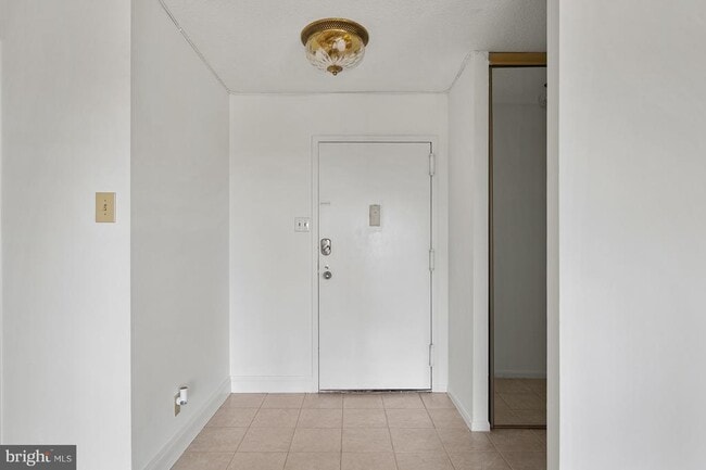 Building Photo - 307 Yoakum Pkwy