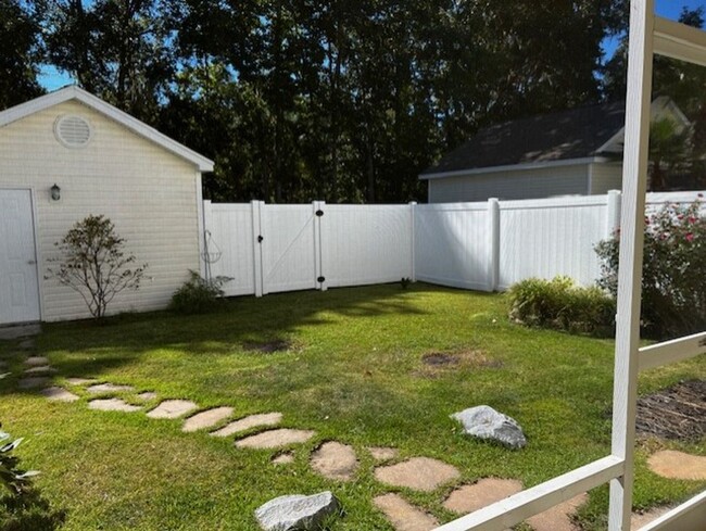 Building Photo - WESTBURY PARKWAY TOWNHOUSE