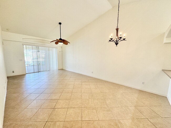 Building Photo - ** IBIS COVE ** 3 BED / 2 BATH - 2 CAR GAR...