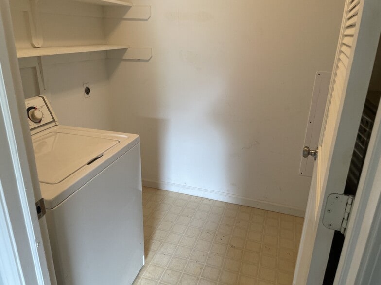 Building Photo - 2309 S Zona Ct
