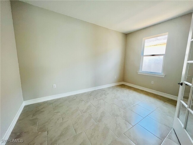 Building Photo - 850 Enbrook Lp