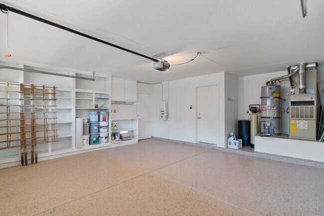 Building Photo - Gorgeous 2 Bed 2 Bath Single Story home in...