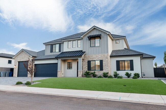 Building Photo - 6 bed / 4 bath / 3 car garage custom home in Pecan Valley