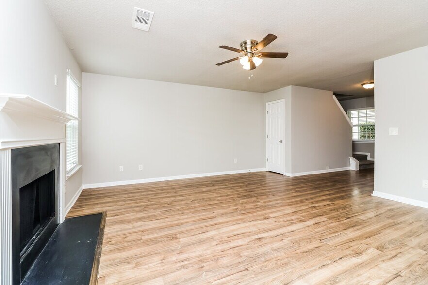 Building Photo - 2009 Rolling Meadows Rd