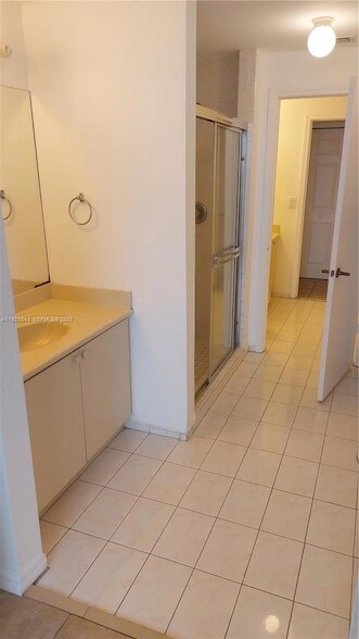 Building Photo - 6560 NW 114th Ave