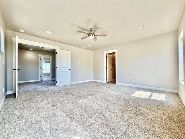 Building Photo - 673 W Beth Cir