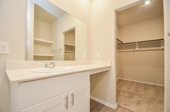 Building Photo - 25513 Blossom Ct