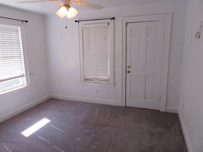 Building Photo - Front House Located Near Parks & Minutes F...