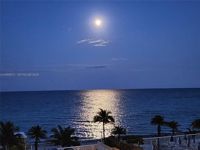 Building Photo - 2030 S Ocean Dr