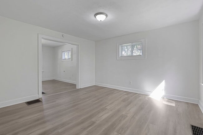 Building Photo - 450 S Terrace Ave